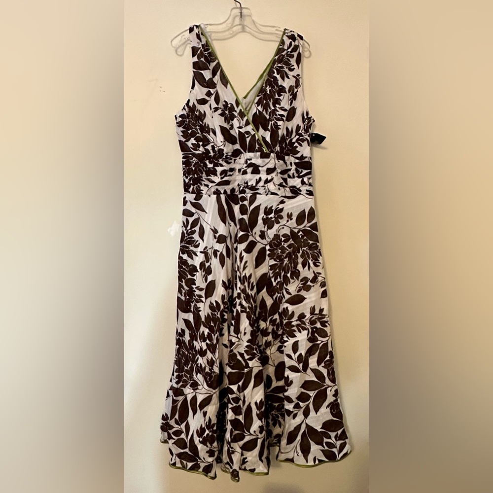 Robbie Bee Brown and White Sleeveless V-Neck Midi Dress
